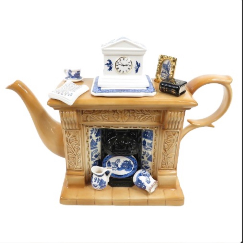Paul Cardew Blue Willow Fireplace Ceramic Teapot (Rare Vintage)